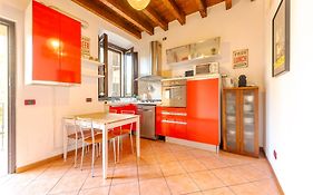 Guest Planet - Rosso Milano Apartment - Navigli Area